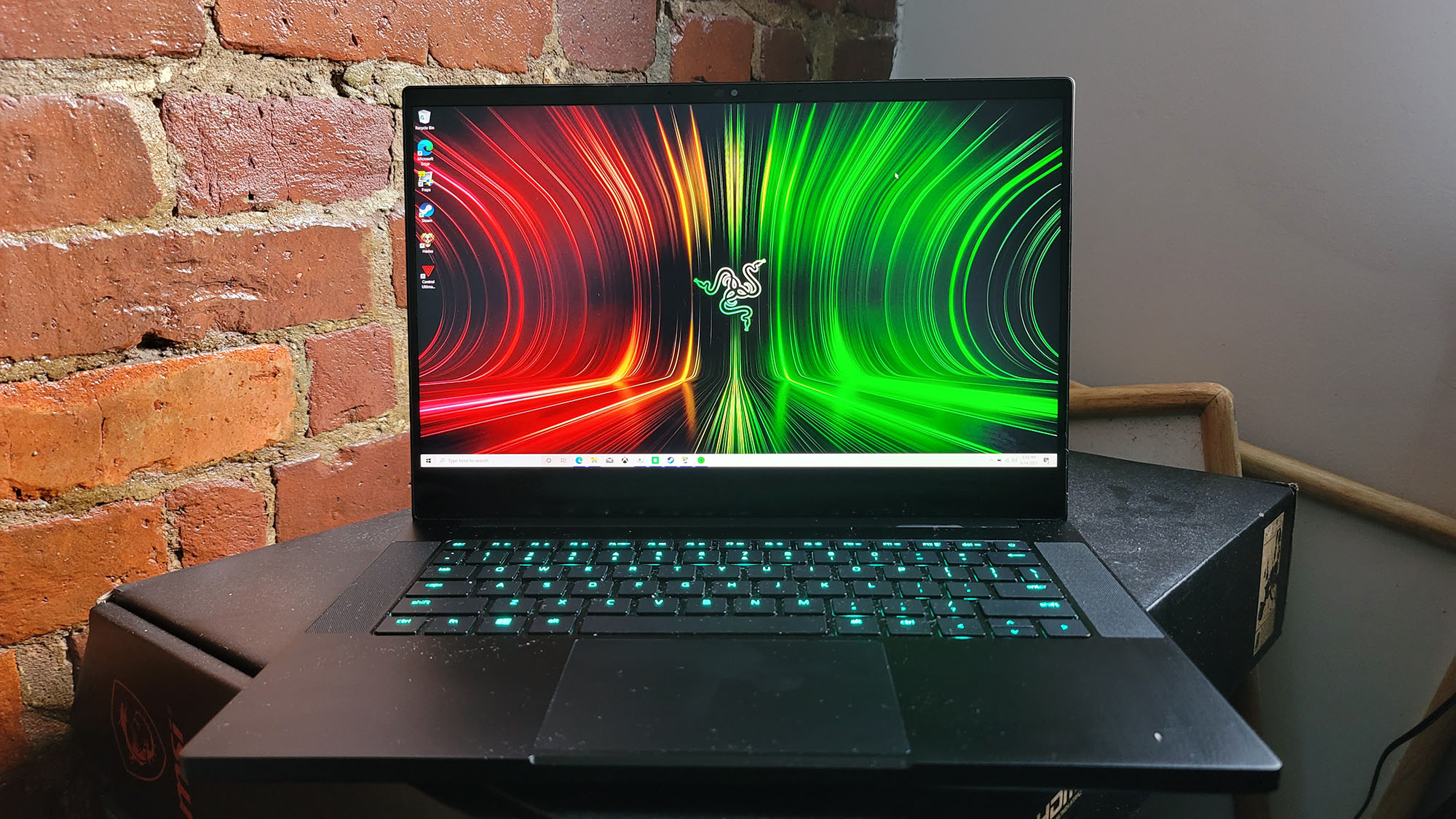 Razer Blade 14 có cấu hình siêu mạnh mẽ